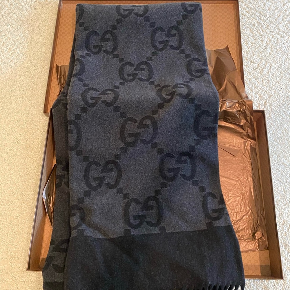 Gucci Wool black monogram blanket. Brand new